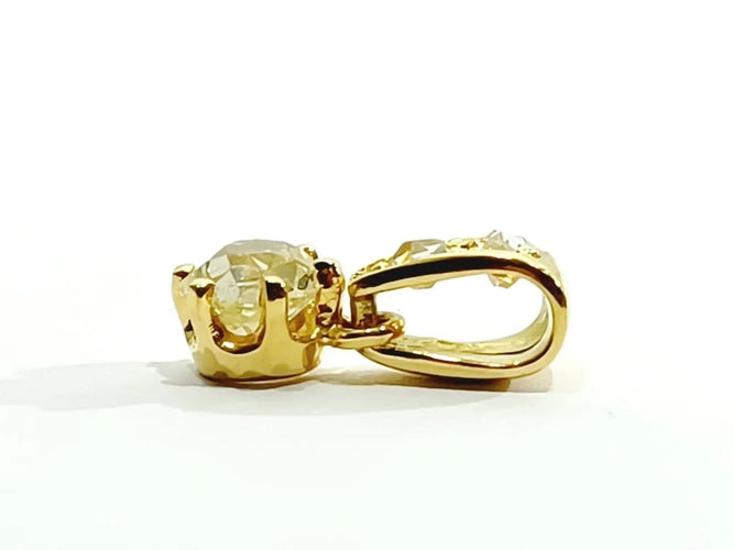 Pendentif Pendentif en or jaune 18 carats et diamants 58 Facettes