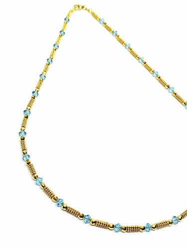 Collier Collier en or jaune 18 carats et perles de verre bleues 58 Facettes