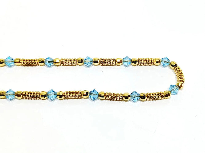 Collier Collier en or jaune 18 carats et perles de verre bleues 58 Facettes