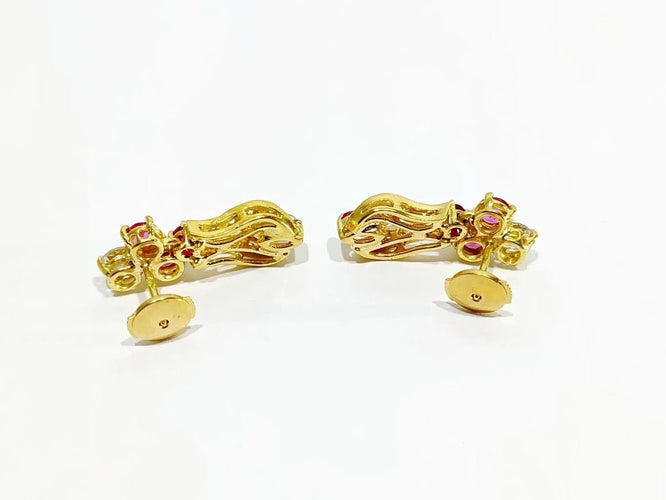 Boucles d'oreilles Boucles d’oreilles articulées en or jaune 18 carats, rubis et diamants 58 Facettes
