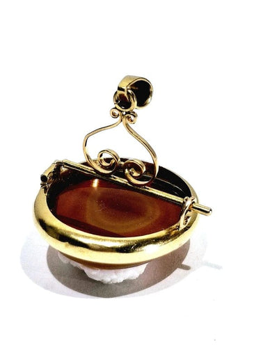 Pendentif Pendentif broche camée sur agate en or rose 18 carats 58 Facettes