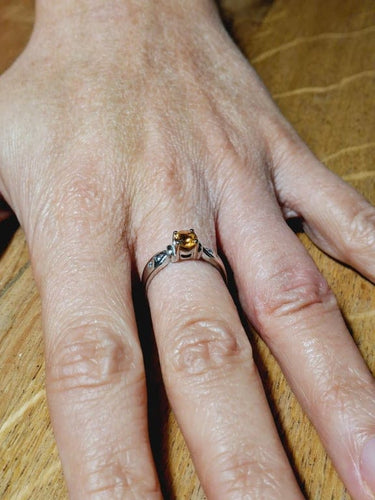 Bague 57 Bague en or blanc 18 carats avec citrine et diamants 58 Facettes