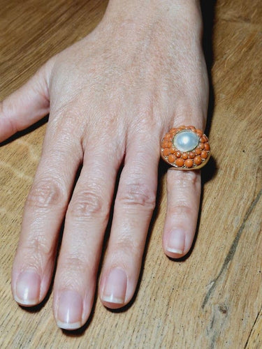 Bague 50.5 Bague en or jaune 18 carats avec perle et corail 58 Facettes