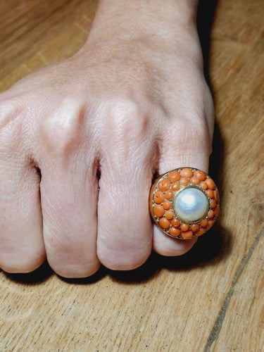 Bague 50.5 Bague en or jaune 18 carats avec perle et corail 58 Facettes