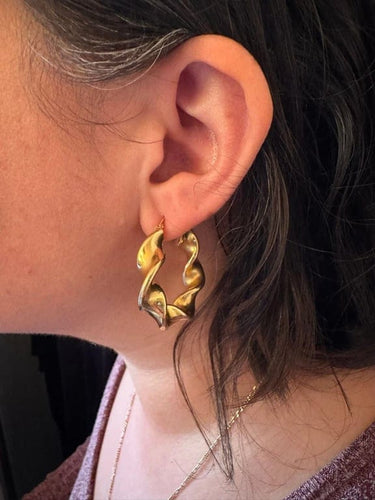 Boucles d'oreilles Créoles torsadées en or jaune 18 carats 58 Facettes