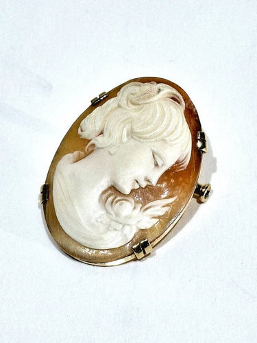 Broche Broche camée coquillage en or jaune 18 carats 58 Facettes