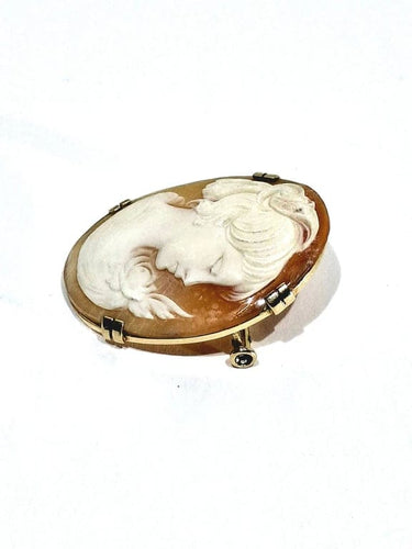 Broche Broche camée coquillage en or jaune 18 carats 58 Facettes