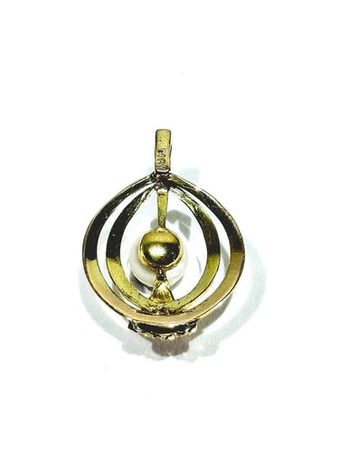 Pendentif Pendentif ajouré en or jaune 18 carats et perle 58 Facettes