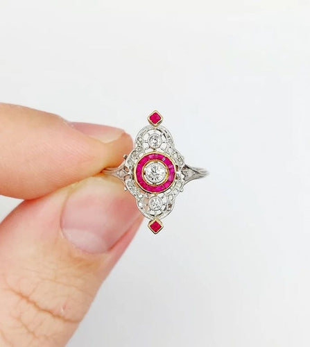 Bague 51 Bague marquise Art déco en platine, diamants et rubis synthétiques 58 Facettes A06548