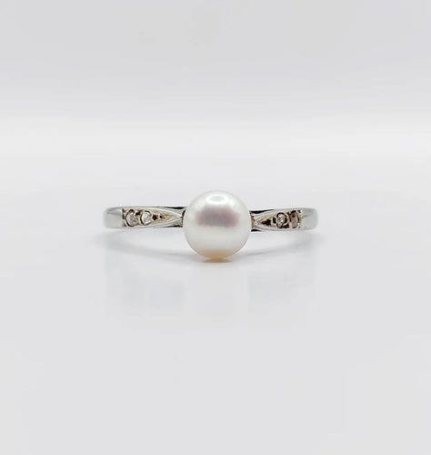 Bague 54.5 Bague Art déco en or blanc 18k avec perle et diamants taille rose 58 Facettes A00847