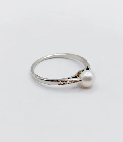 Bague 54.5 Bague Art déco en or blanc 18k avec perle et diamants taille rose 58 Facettes A00847