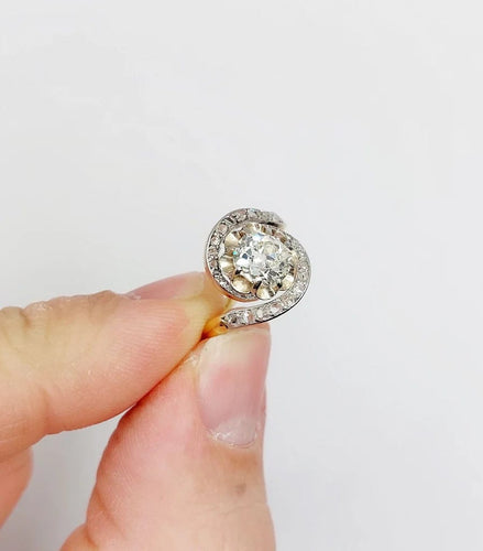 Bague 48 Bague tourbillon ancienne en or 18k et platine, diamants 58 Facettes A06630