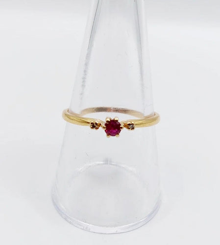 Bague 57 Bague vintage en or 18k, rubis et diamants 58 Facettes A06646