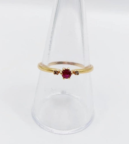 Bague 57.5 Bague vintage en or jaune 18k avec rubis et diamants 58 Facettes A06646