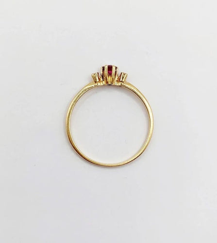 Bague 57.5 Bague vintage en or jaune 18k avec rubis et diamants 58 Facettes A06646