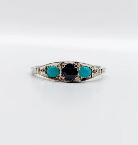 Bague 58 Bague jarretière Art déco en or blanc 18k, saphir et turquoises 58 Facettes A04043