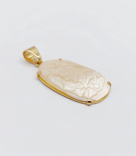 Pendentif Pendentif vintage en or jaune 18k à plaque de nacre gravée 58 Facettes A04713