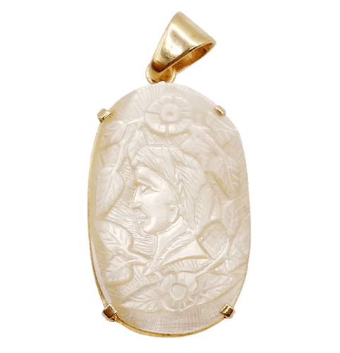 Pendentif Pendentif vintage en or jaune 18k à plaque de nacre gravée 58 Facettes A04713