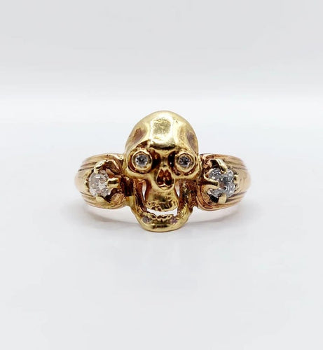 Bague 56.5 Bague momento mori ancienne tête de mort en or jaune 14k et diamants 58 Facettes A05056