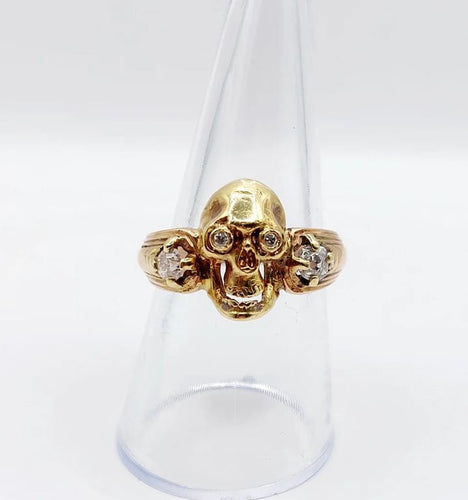 Bague 56.5 Bague momento mori ancienne tête de mort en or jaune 14k et diamants 58 Facettes A05056