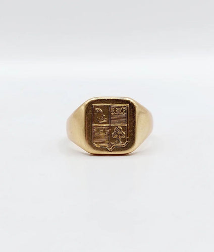 Bague 48 Chevalière antique en or 18k aux armoiries françaises 58 Facettes A03321