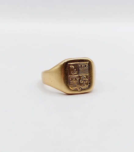 Bague 48 Chevalière antique - Bague chevalière en or jaune 18k aux armoiries françaises 58 Facettes A03321