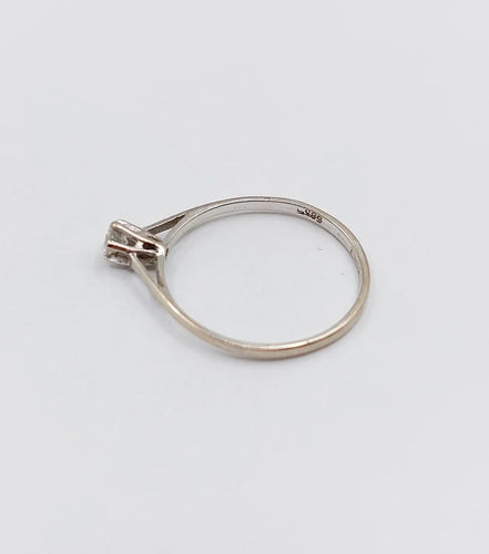 Bague 53.5 Bague solitaire vintage en or blanc 14k avec diamant 0,12 carat 58 Facettes A06195