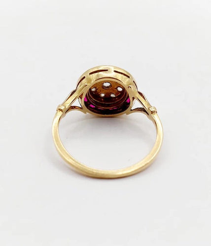 Bague 50 Bague cible Art déco en or jaune 18k, diamants taille rose et rubis calibrés 58 Facettes A06428