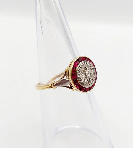 Bague 50 Bague cible Art déco en or jaune 18k, diamants taille rose et rubis calibrés 58 Facettes A06428