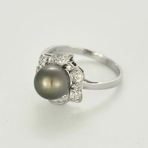 Bague 64 Bague des Îles - Bague en or blanc avec perle de Tahiti et diamants 58 Facettes LP1397/
