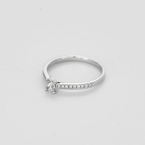 Bague 53.5 Bague solitaire en or blanc 750 et diamants 58 Facettes LP1383/