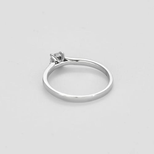 Bague 53.5 Bague solitaire en or blanc 750 et diamants 58 Facettes LP1383/