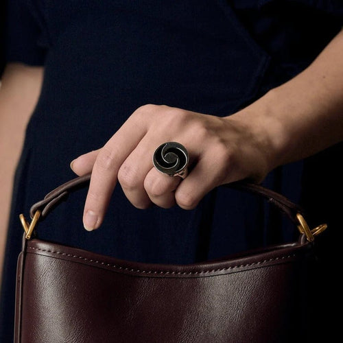 Bague 54 BVLGARI Ying Yang - Bague en or blanc 750 et onyx 58 Facettes LP1450/