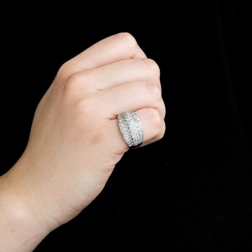 Bague 51.5 Bague vague en or blanc 750 sertie de diamants 58 Facettes LP1018/13
