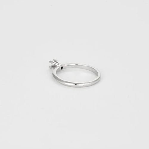 Bague 51.5 Solitaire - Bague en or blanc 18K et diamant taille brillant 0,08 ct 58 Facettes LP1068/12