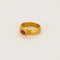 Bague 58 Ωζα - Bague jonc martelé en or jaune brun 750 sertie d’une spinelle rose 58 Facettes LP1182