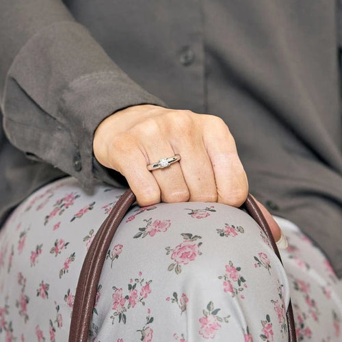 Bague 48 Cartier Lois Cartier - Bague solitaire en or blanc et diamant 58 Facettes LP1090