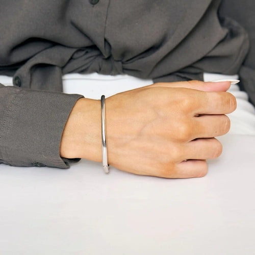 Bracelet Bracelet jonc en or blanc saphirs Teal et saphirs blancs 58 Facettes LP1222/14