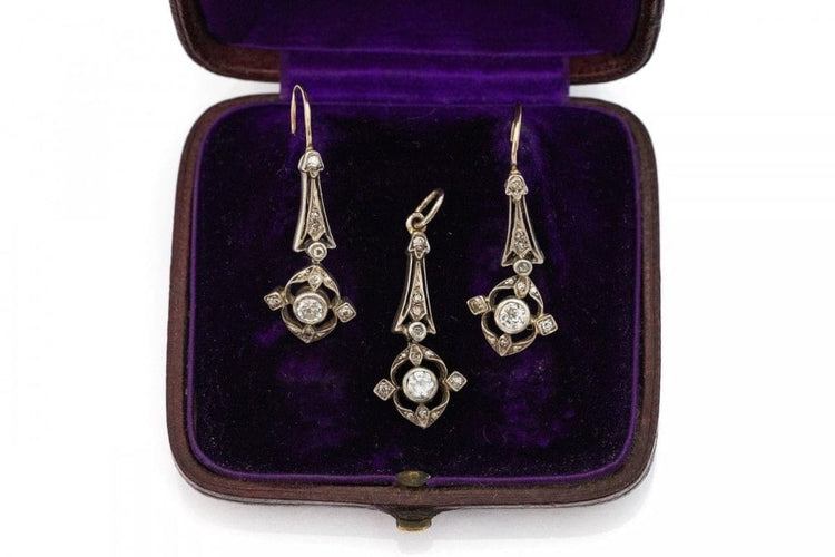 Boucles d'oreilles Parure ancienne - Boucles d'oreilles et pendentif en or jaune et diamants 58 Facettes 9568A