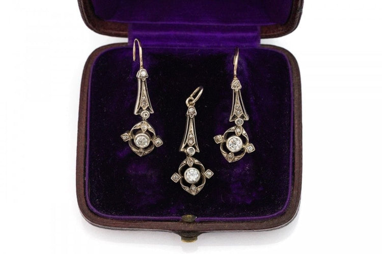 Boucles d'oreilles Parure ancienne - Boucles d'oreilles et pendentif en or jaune et diamants 58 Facettes 9568A