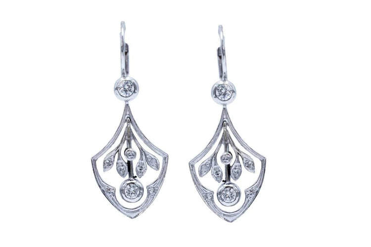 Boucles d'oreilles Boucles d'oreilles Art nouveau pendantes en or blanc 14 carats et diamants 58 Facettes 9850