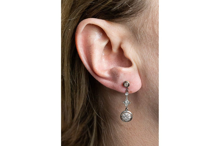 Boucles d'oreilles Boucles d'oreilles pendantes en or 18 carats et platine avec diamants 58 Facettes 10692