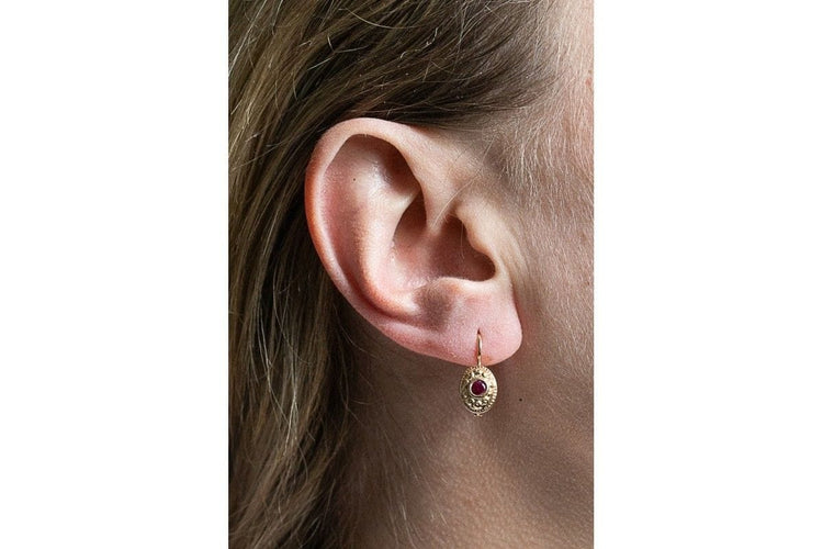 Boucles d'oreilles Boucles d'oreilles vintage en or jaune et rubis synthétiques 58 Facettes 10738