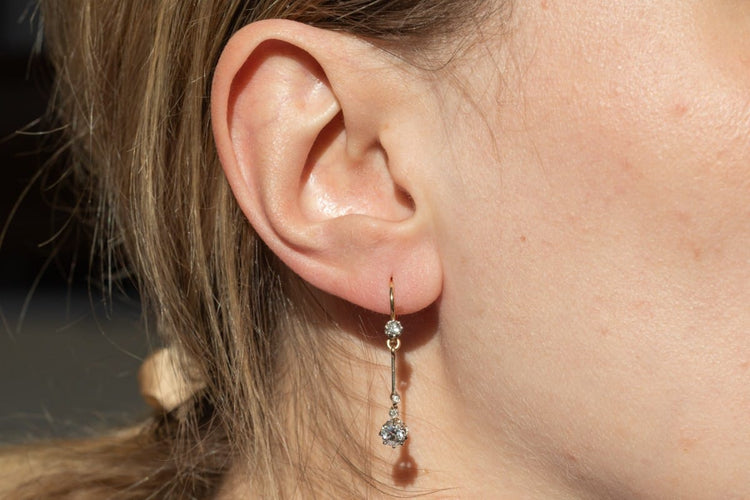 Boucles d'oreilles Boucles d'oreilles pendantes en or jaune, platine et diamants 58 Facettes 11217