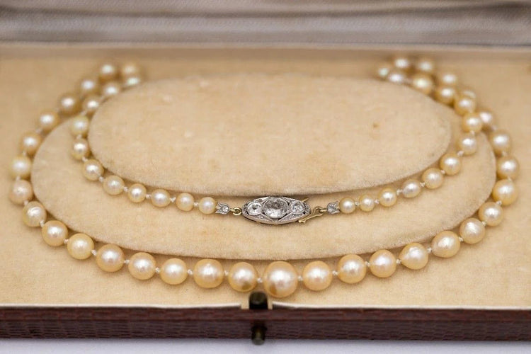 Collier Collier ancien en perles avec fermoir en or jaune, platine et diamants 58 Facettes 10271