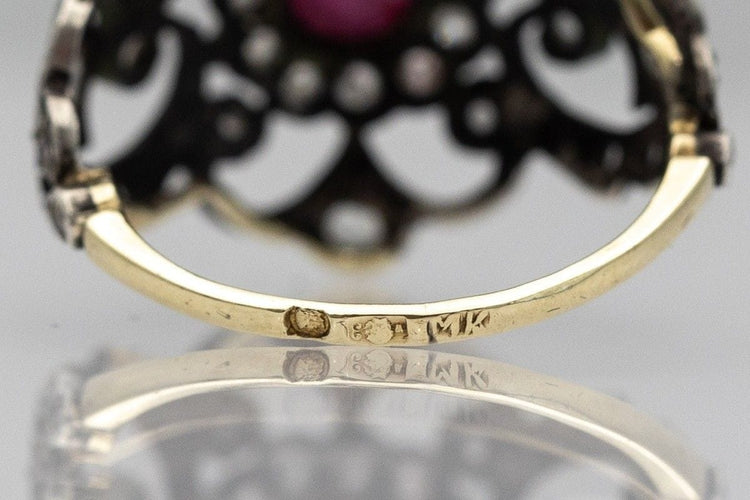 Bague 58 Bague ancienne en or jaune 0,585 et argent avec rubis et diamants 58 Facettes 9297