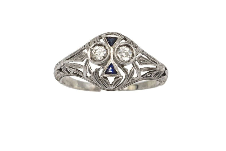 Bague 54 Bague Art déco en or blanc avec diamants et saphirs synthétiques 58 Facettes 9816