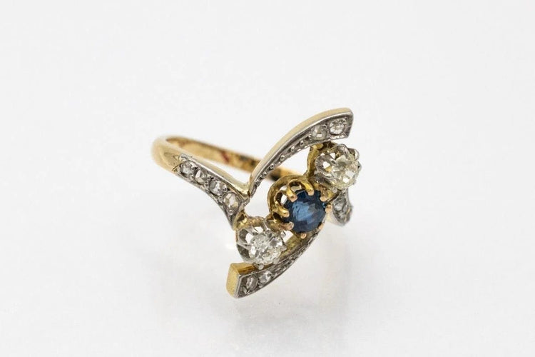 Bague 53 Bague ancienne en or jaune 18 carats avec saphir et diamants 58 Facettes 10349