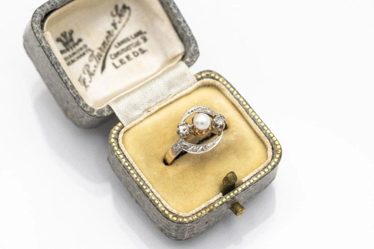 Bague 49 Bague ancienne en or jaune 18 carats et platine, diamants et perle 58 Facettes 10345