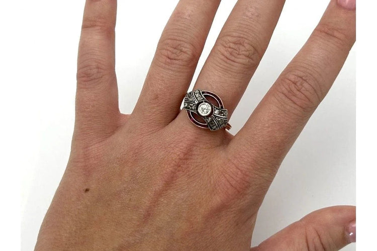 Bague 56 Bague Art déco en or jaune, diamants et rubis synthétiques roses 58 Facettes 9335